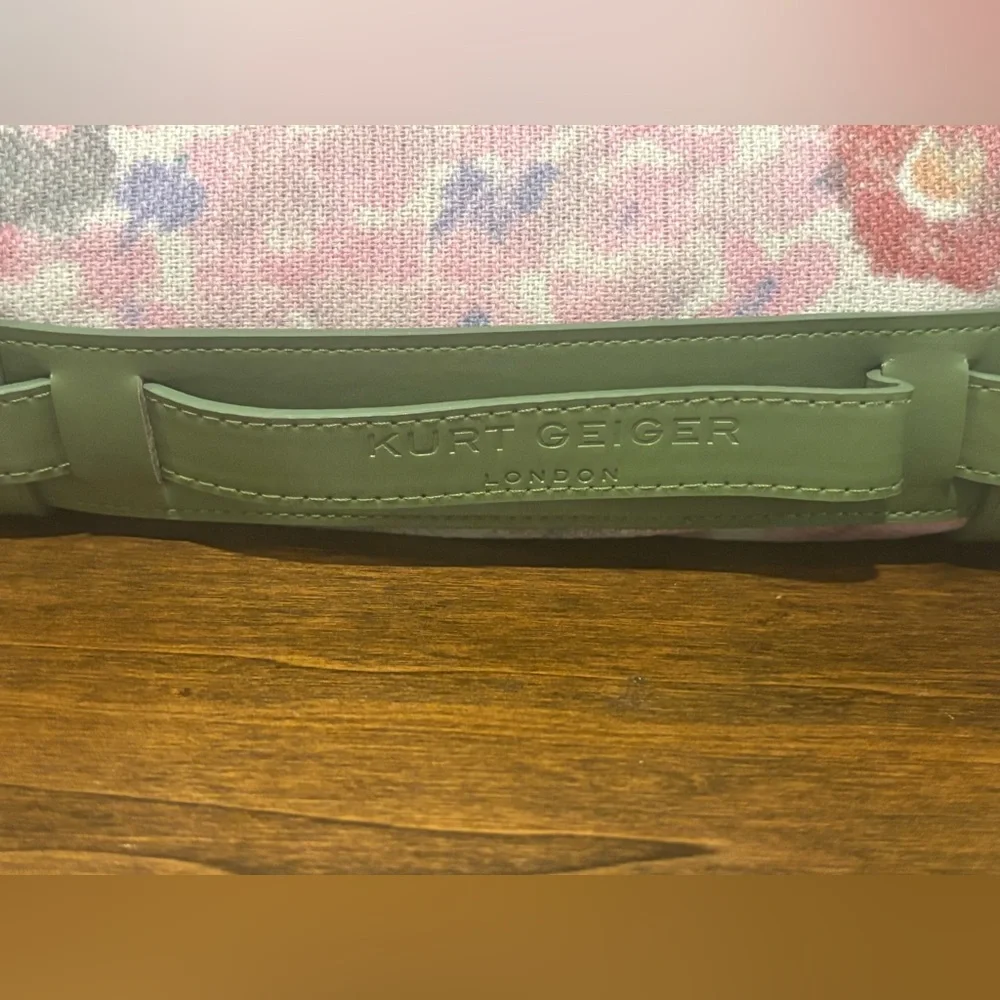 Kurt Geiger Floral Couture Picnic Blanket - Picture 2 of 6